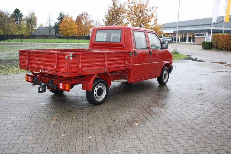 Illustration for article titled At $9,750, Could This 1991 VW T4 Transporter Have You Sitting By The Doka The Bay?